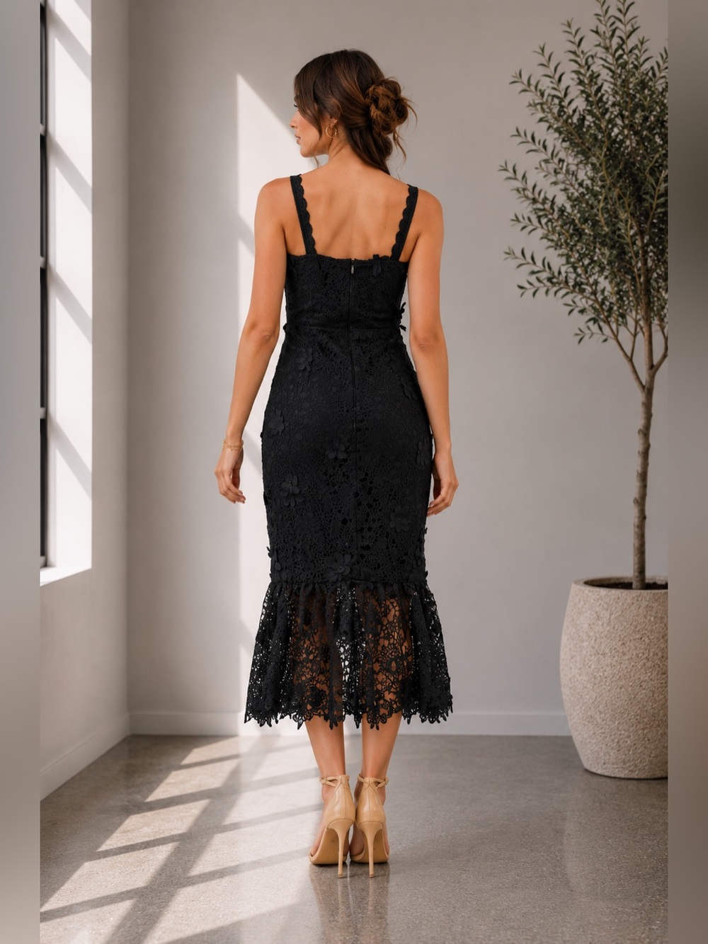 489. The Juliette Crochet Dress in black - Picture 2 of 3